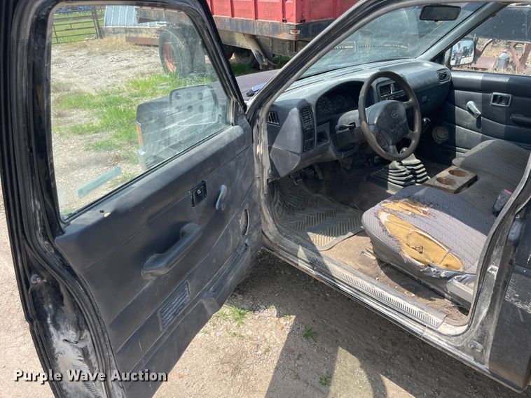 image for item KK9565 1997 Nissan  pickup truck