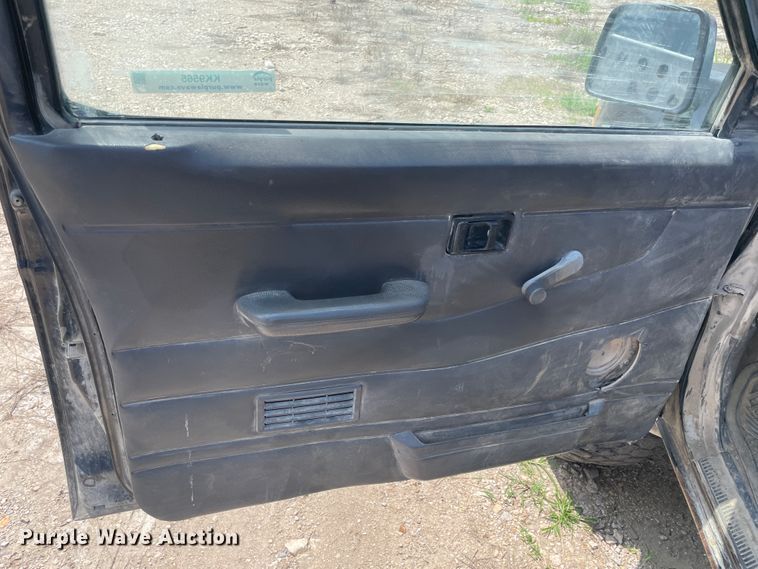 image for item KK9565 1997 Nissan  pickup truck