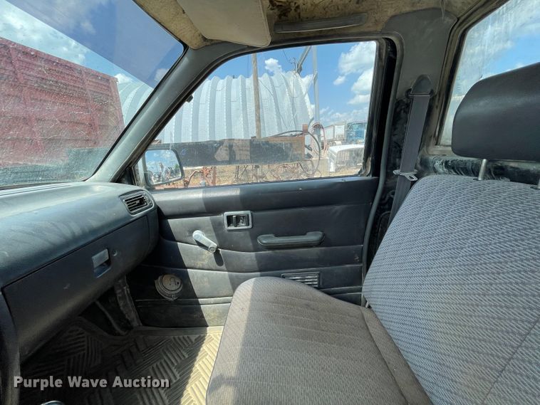 image for item KK9565 1997 Nissan  pickup truck