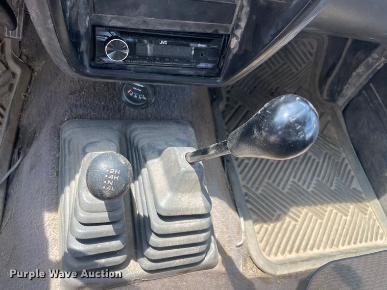 image for item KK9565 1997 Nissan  pickup truck