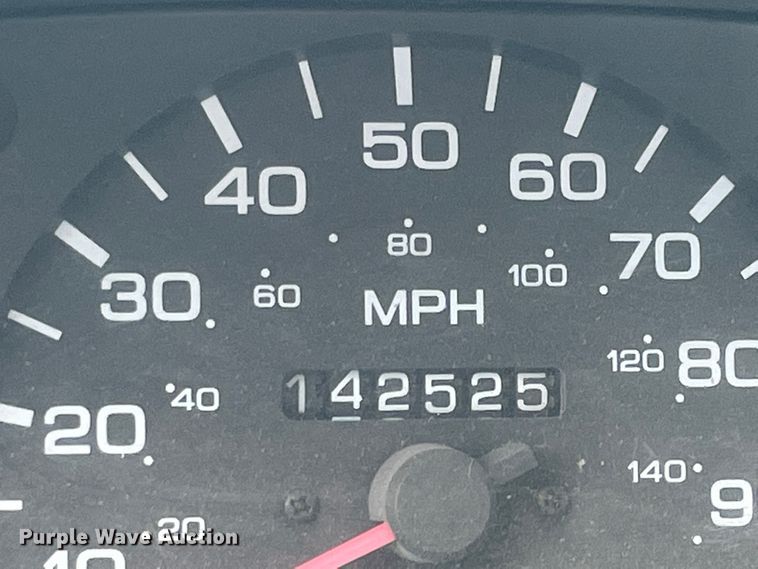 image for item KK9565 1997 Nissan  pickup truck