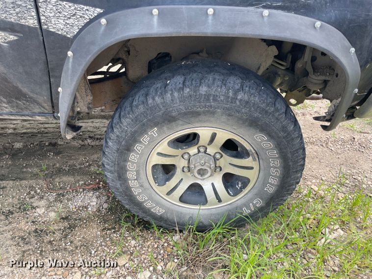 image for item KK9565 1997 Nissan  pickup truck