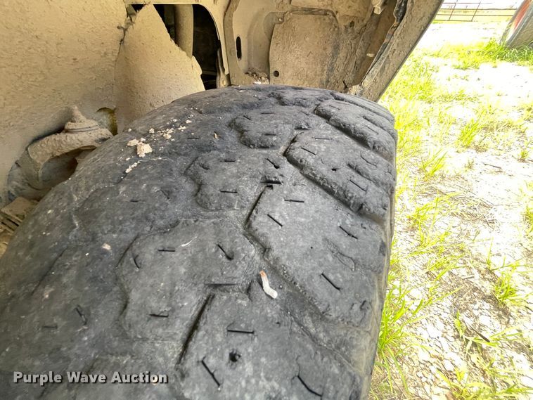 image for item KK9565 1997 Nissan  pickup truck