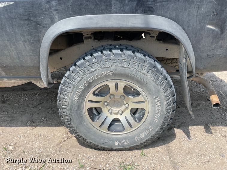 image for item KK9565 1997 Nissan  pickup truck