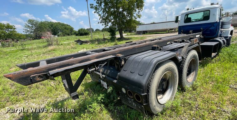 image for item KK9619 1999 Mack RD6  roll-off container truck