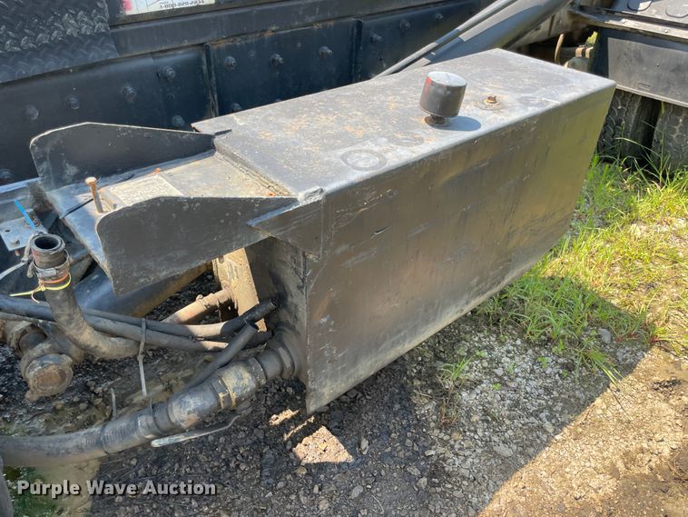 image for item KK9619 1999 Mack RD6  roll-off container truck