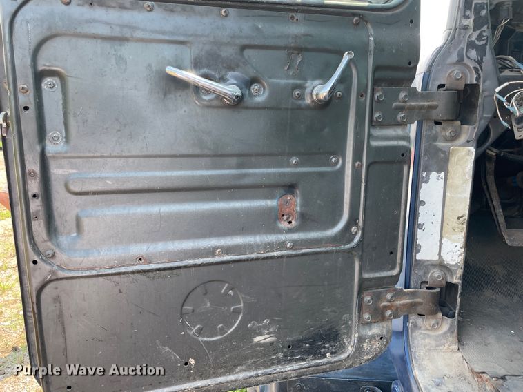 image for item KK9619 1999 Mack RD6  roll-off container truck