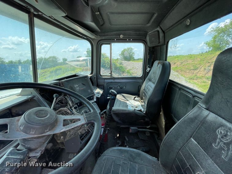 image for item KK9619 1999 Mack RD6  roll-off container truck