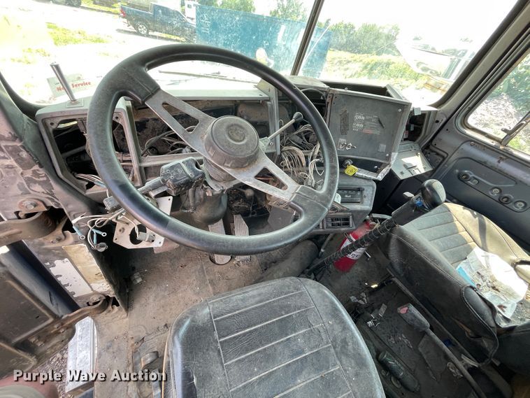 image for item KK9619 1999 Mack RD6  roll-off container truck