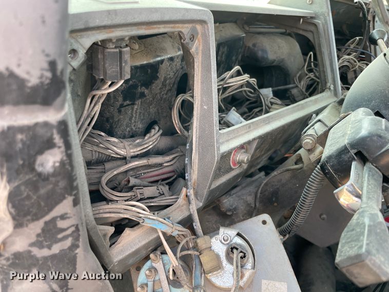 image for item KK9619 1999 Mack RD6  roll-off container truck