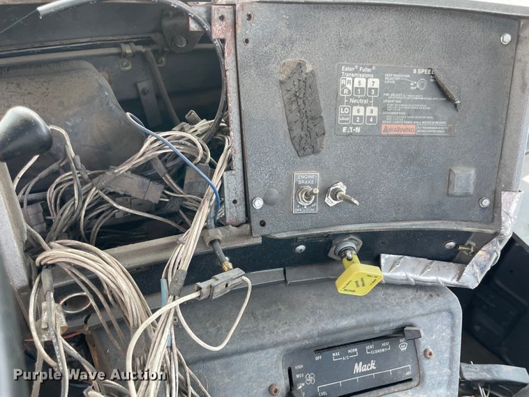 image for item KK9619 1999 Mack RD6  roll-off container truck