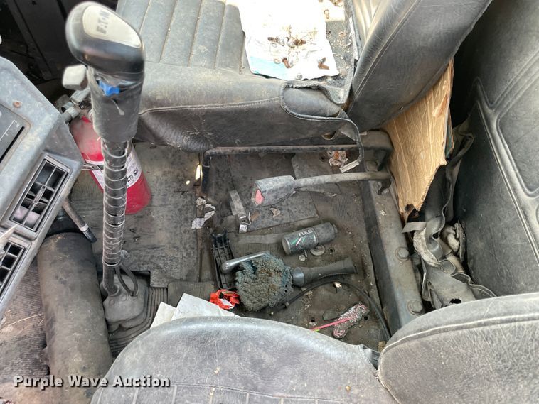 image for item KK9619 1999 Mack RD6  roll-off container truck