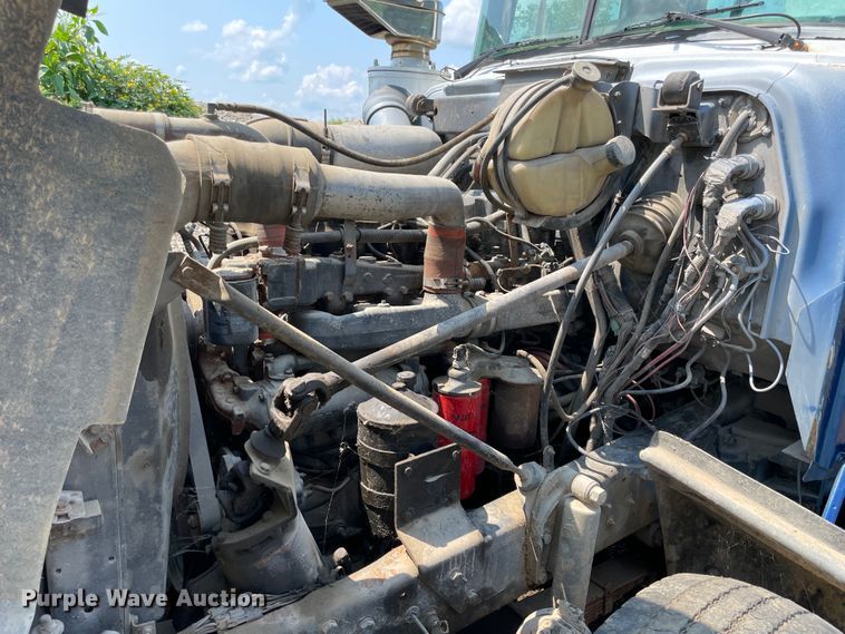 image for item KK9619 1999 Mack RD6  roll-off container truck