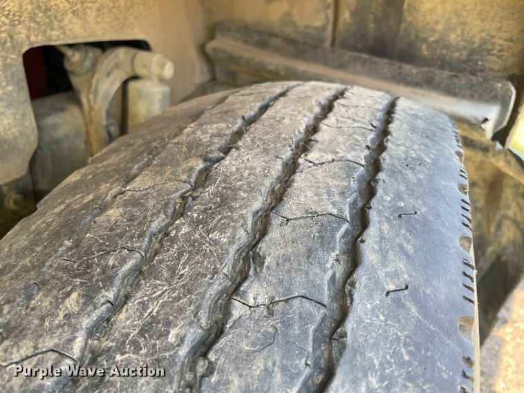 image for item KK9619 1999 Mack RD6  roll-off container truck