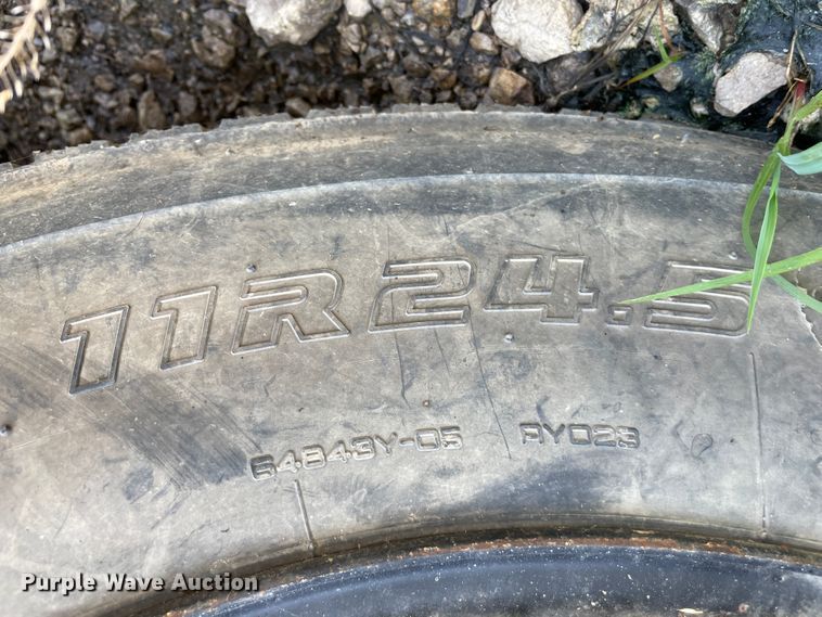 image for item KK9619 1999 Mack RD6  roll-off container truck