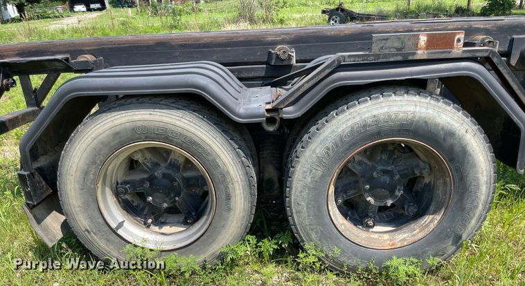 image for item KK9619 1999 Mack RD6  roll-off container truck