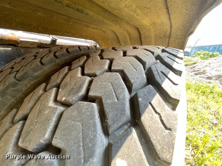 image for item KK9619 1999 Mack RD6  roll-off container truck