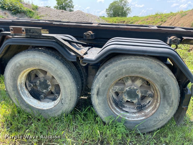 image for item KK9619 1999 Mack RD6  roll-off container truck