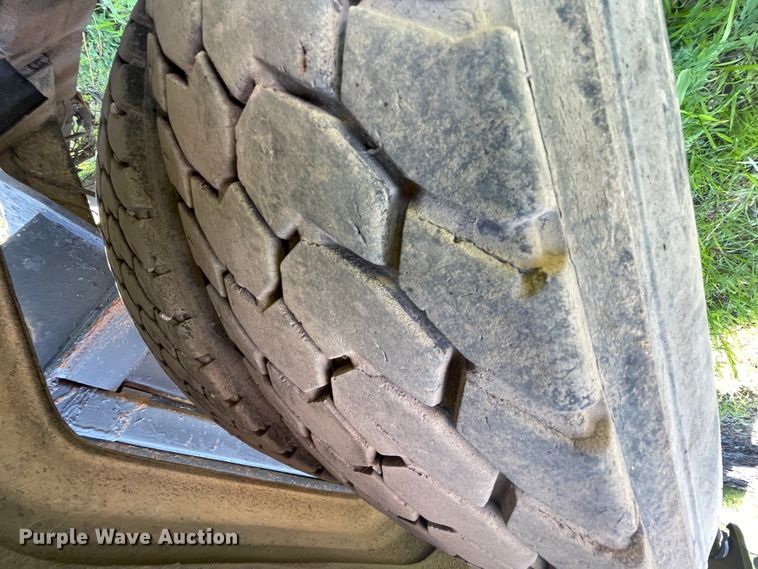 image for item KK9619 1999 Mack RD6  roll-off container truck