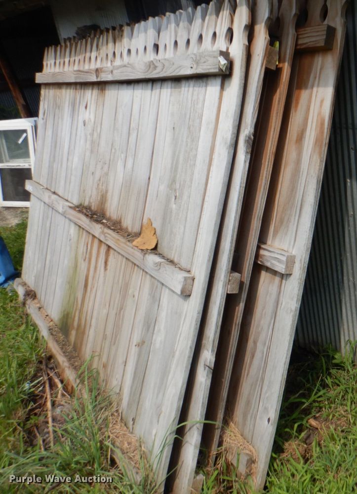 image for item KX9671 (4) wood fence sections