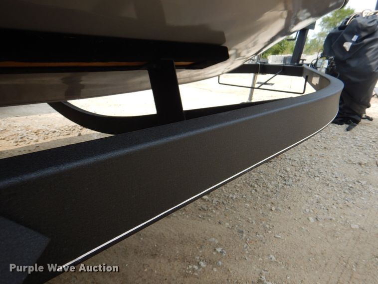 image for item KX9675 2019 Tracker Targa V18  boat