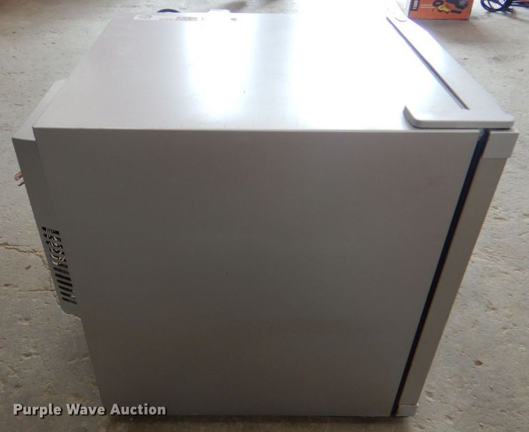 image for item KX9681 Cuisinart CWC-1600  wine fridge