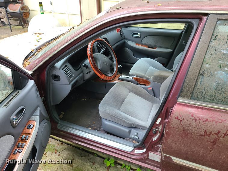 image for item L1273 2001 Kia Optima SE