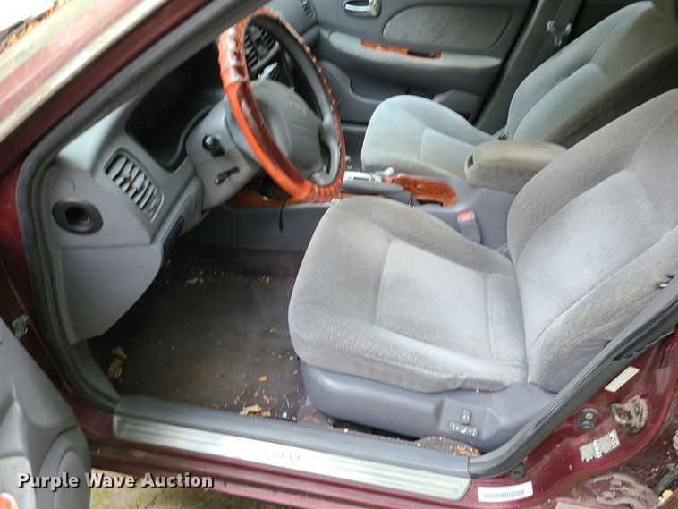 image for item L1273 2001 Kia Optima SE