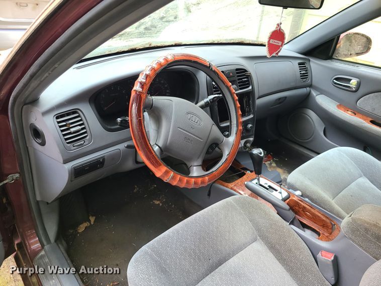 image for item L1273 2001 Kia Optima SE