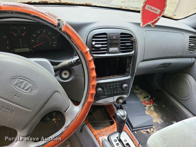 image for item L1273 2001 Kia Optima SE