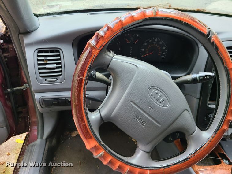 image for item L1273 2001 Kia Optima SE