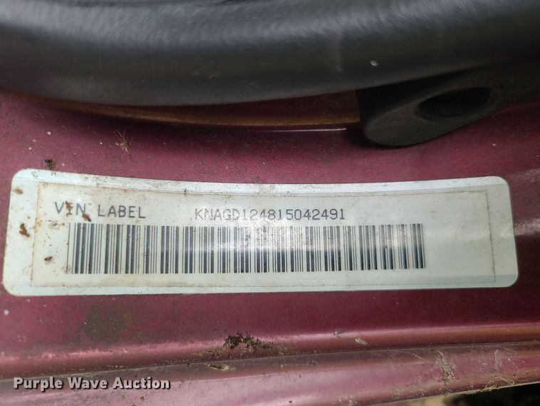 image for item L1273 2001 Kia Optima SE