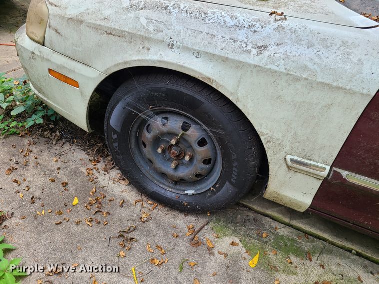 image for item L1273 2001 Kia Optima SE