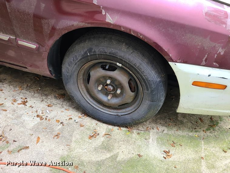 image for item L1273 2001 Kia Optima SE