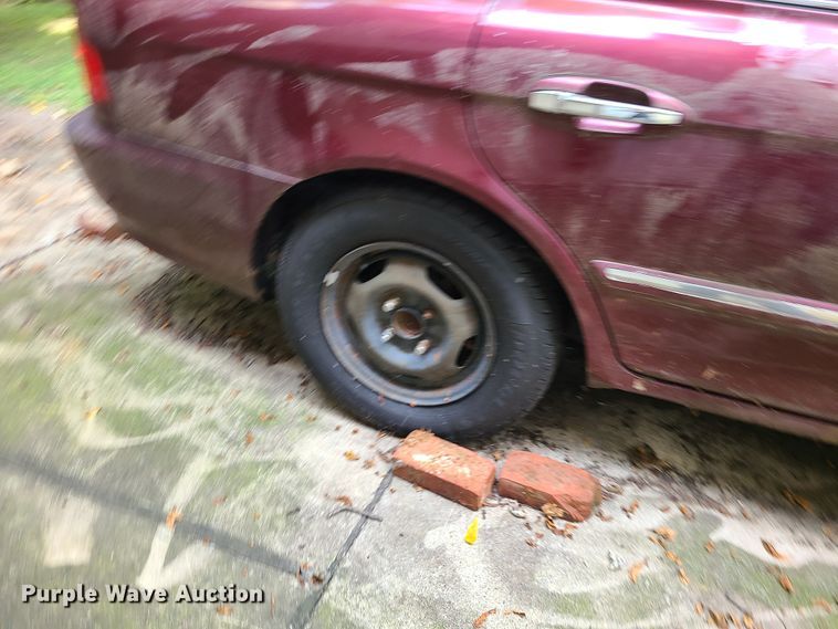 image for item L1273 2001 Kia Optima SE