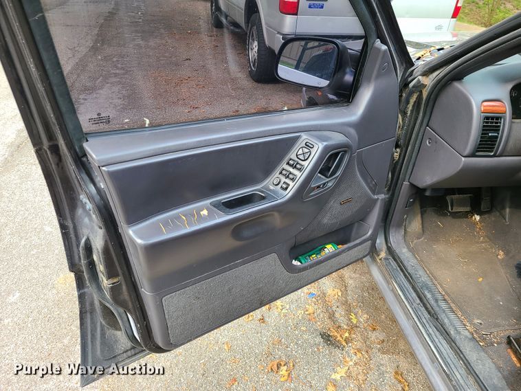 image for item L1276 1999 Jeep Grand Cherokee Laredo  SUV