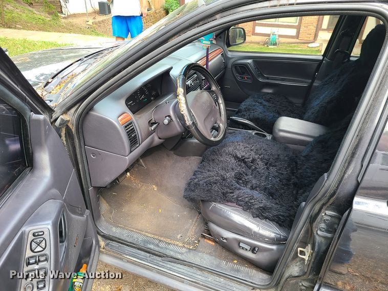 image for item L1276 1999 Jeep Grand Cherokee Laredo  SUV