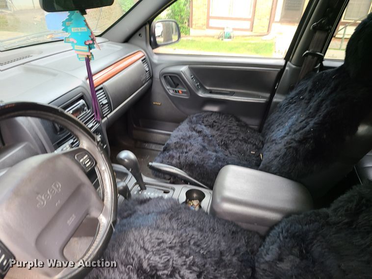 image for item L1276 1999 Jeep Grand Cherokee Laredo  SUV