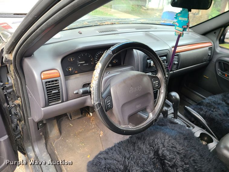 image for item L1276 1999 Jeep Grand Cherokee Laredo  SUV