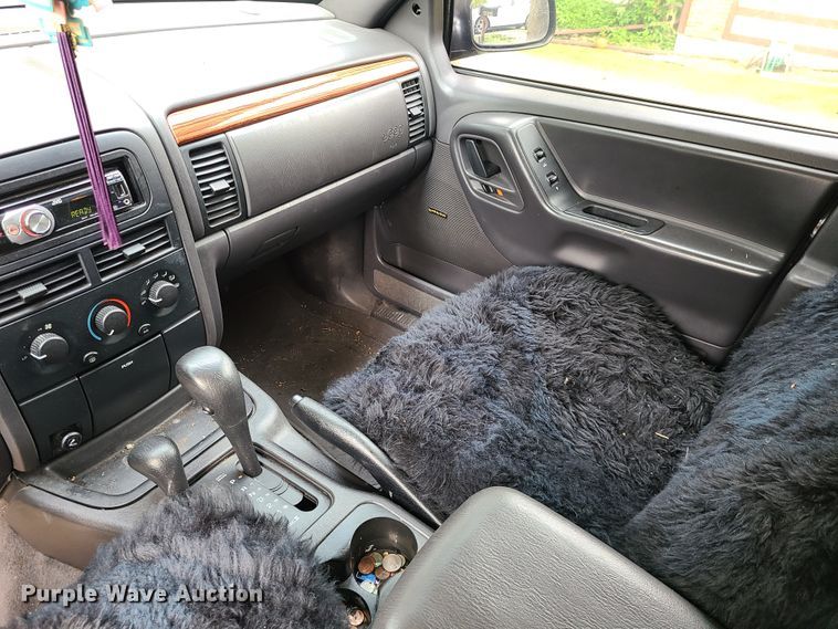 image for item L1276 1999 Jeep Grand Cherokee Laredo  SUV