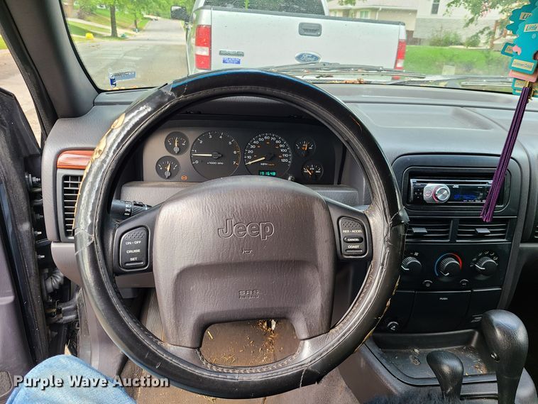 image for item L1276 1999 Jeep Grand Cherokee Laredo  SUV