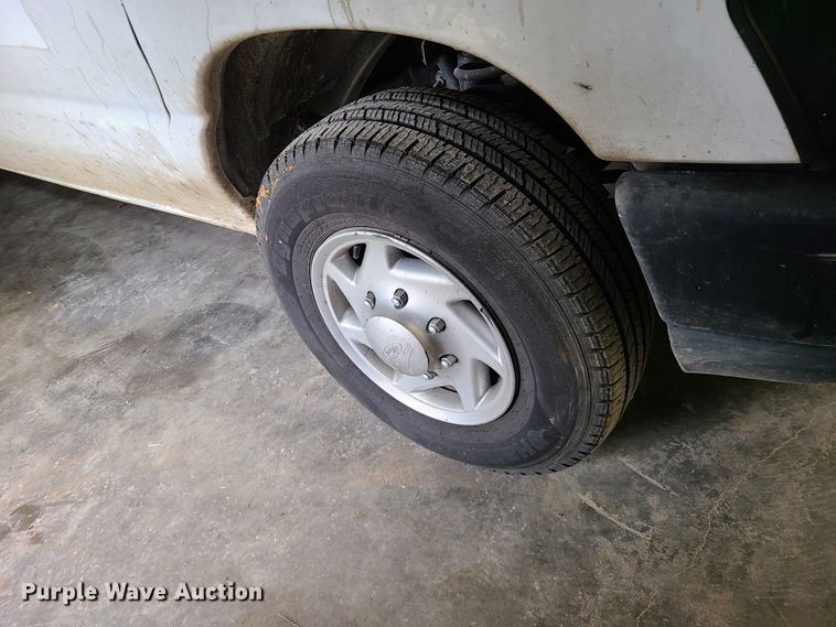 image for item L1338 2011 Ford E250  van