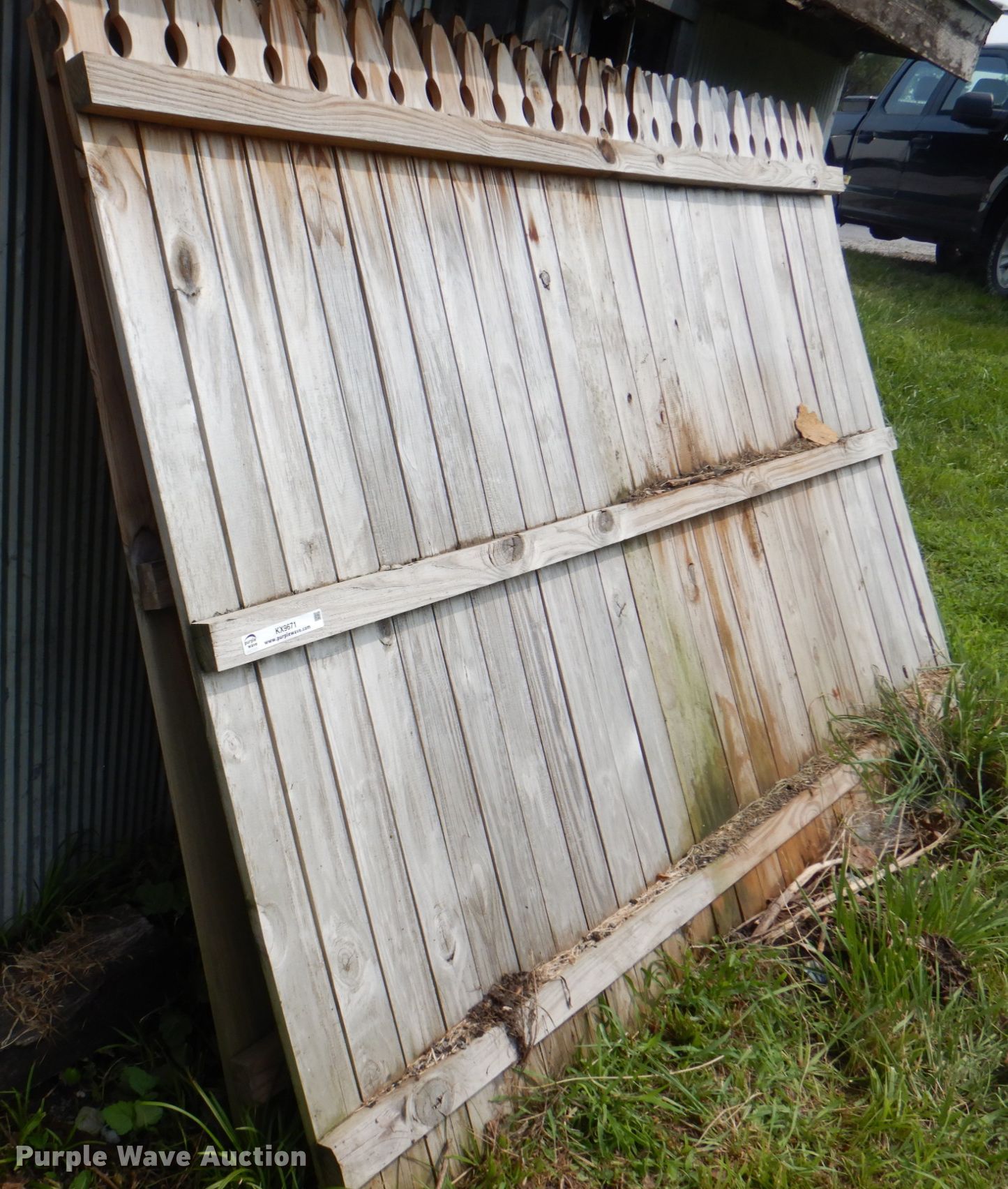 (4) wood fence sections in Stanberry, MO Item KX9671 sold Purple Wave