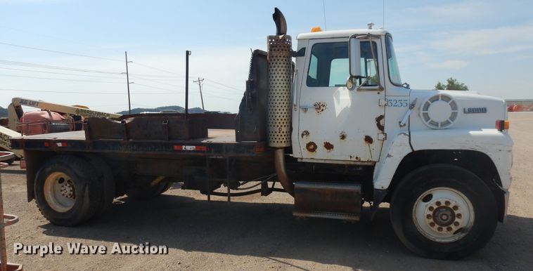 image for item DH5597 1987 Ford L9000  flatbed truck