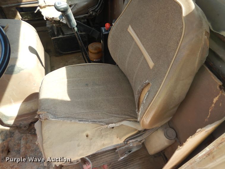 image for item DH5597 1987 Ford L9000  flatbed truck