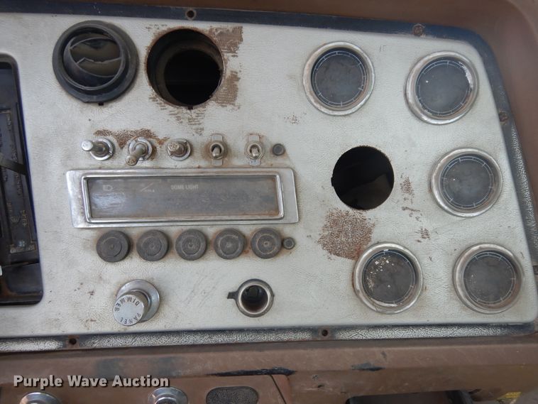 image for item DH5597 1987 Ford L9000  flatbed truck