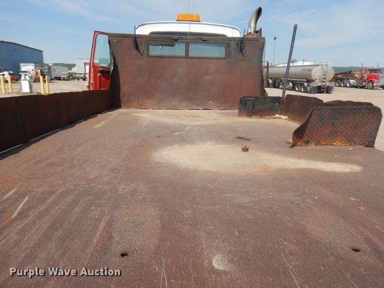 image for item DH5597 1987 Ford L9000  flatbed truck
