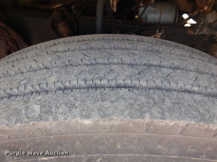 image for item DH5597 1987 Ford L9000  flatbed truck