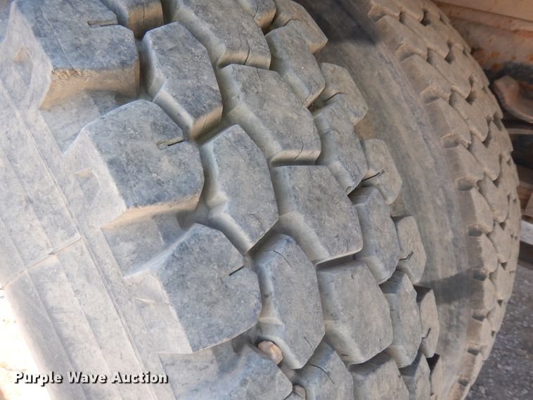 image for item DH5597 1987 Ford L9000  flatbed truck