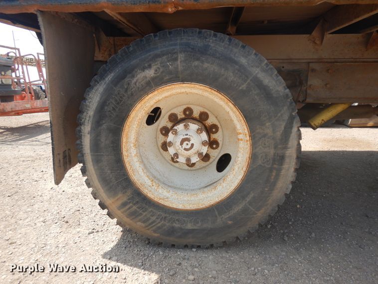 image for item DH5597 1987 Ford L9000  flatbed truck